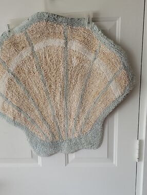 Source Unknown Beige and Light Blue Seashell Bath Mat